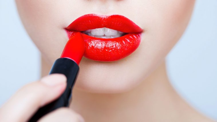 Makes lipstick