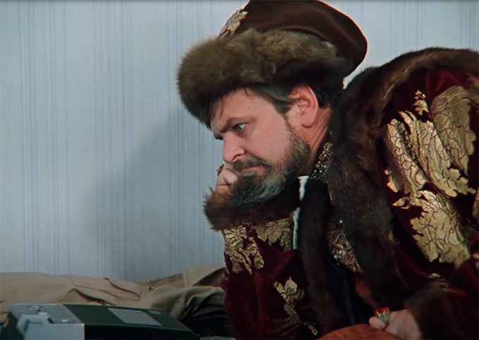 Чью песню слушает Иван Грозный в квартире Шурика? 18 17