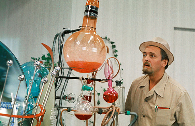 Что построил изобретатель Шурик в начале фильма? 8 2 1