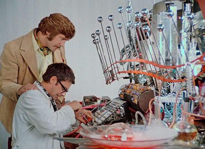 Чем заинтересовала машина Шурика Жоржа Милославского? 9 3 1