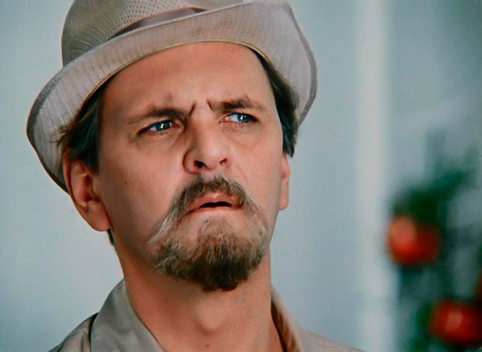 Какая фамилия у героя на этом фото? 12 6 1