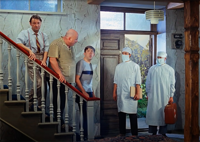 В районе — эпидемия. Поголовные прививки. (Какая болезнь?) Распишитесь! Обязательное постановление… 19 Kavkazskaya plennitsa 9