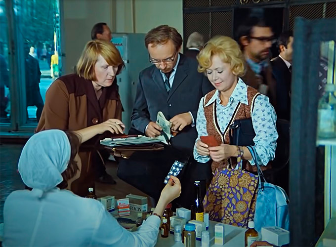 Какую сумму просила сдать профсоюзная активистка Шурочка по случаю пополнения в семействе Маши Селезневой? 10 Love affair at work 5 1