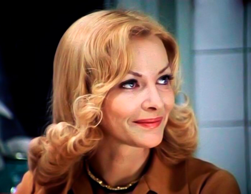 Какая фамилия у Надежды, главной героини фильма "Ирония судьбы, или С легким паром!"? 8 Test2 2