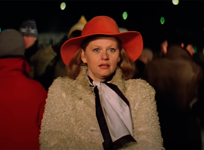 Вещи какого модельера носят “жены дипломатов неприсоединившихся стран”? 21 The most charming and attractive 12