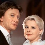 «Блондинка за углом»: смена образа Догилевой, Миронов в горе лука и запреты чиновников 15 за углом