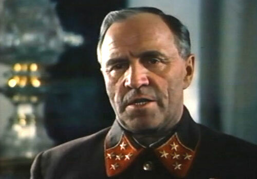 Как зовут этого советского актёра в форме? 11 19917