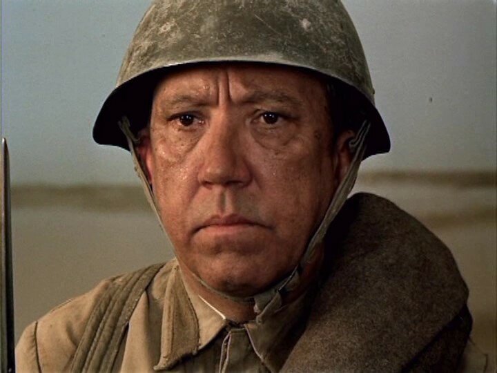 Как зовут этого советского актёра в форме? 15 19937
