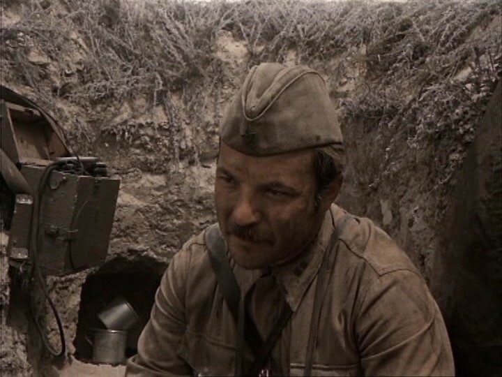 Как зовут этого советского актёра в форме? 17 19947