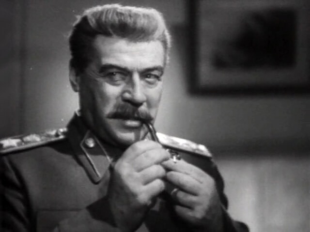 Как зовут этого советского актёра в форме? 19 19957