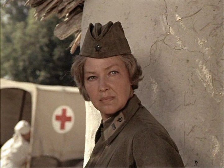 Как зовут эту советскую актрису в форме? 21 19967