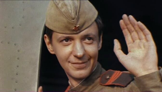 Как зовут этого советского актёра в форме? 25 19987