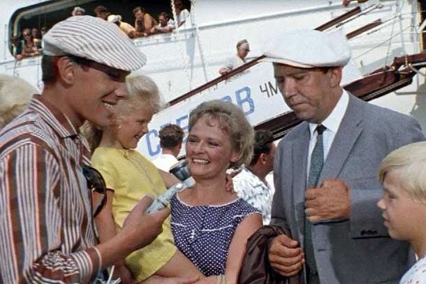 Кем работал главный герой в «Гипрорыбе»? 10 24834