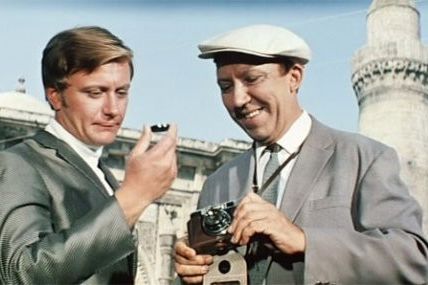 Как называется песня, которую пел Геша Козодоев на лайнере? 14 24856