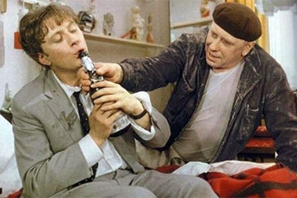 Какой пароль должен был сказать один из контрабандистов для контакта с аптекарем? 16 24867