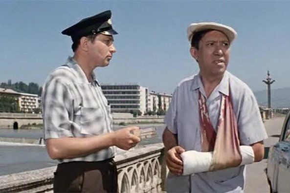 Сколько денег получил главный герой от милиции «на расходы»? 19 24883