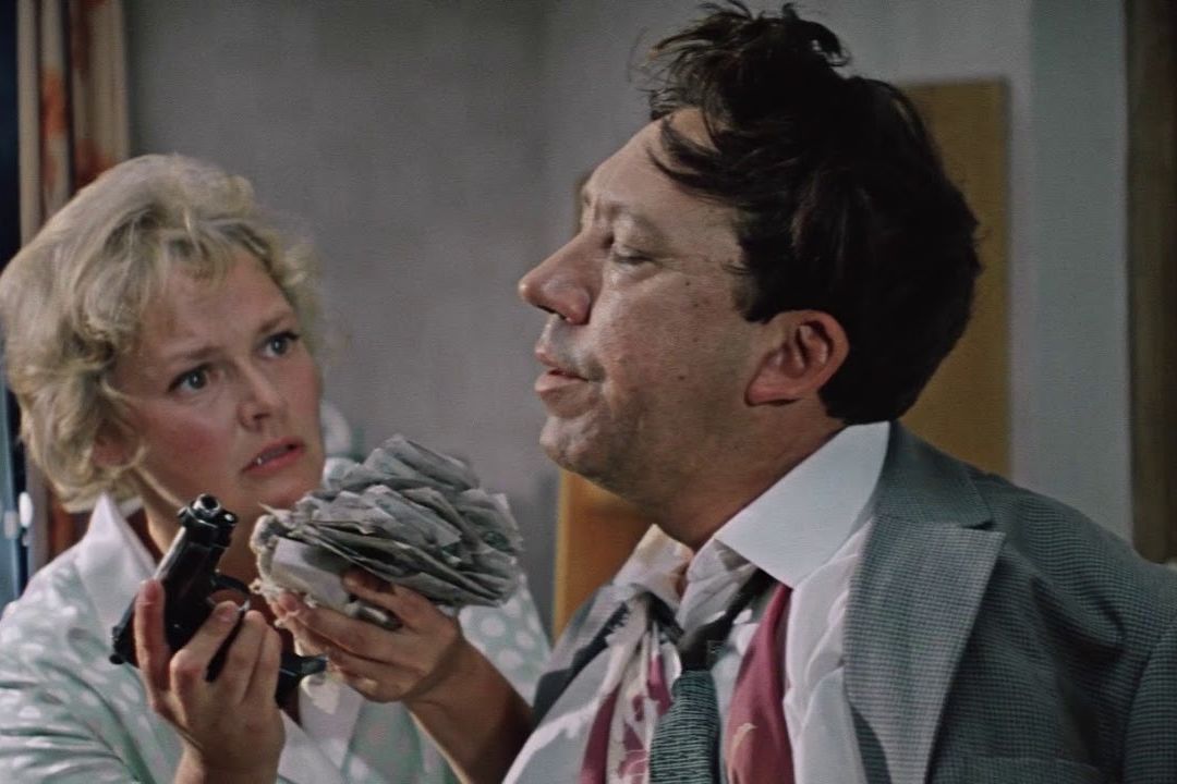 Какой пистолет Семен Семенович Горбунков получил от милиционеров? 20 24889