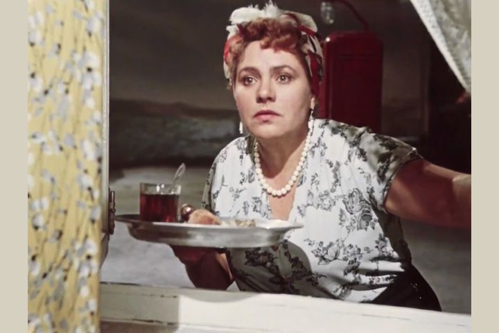 Как звали буфетчицу на заправке? 12 24958