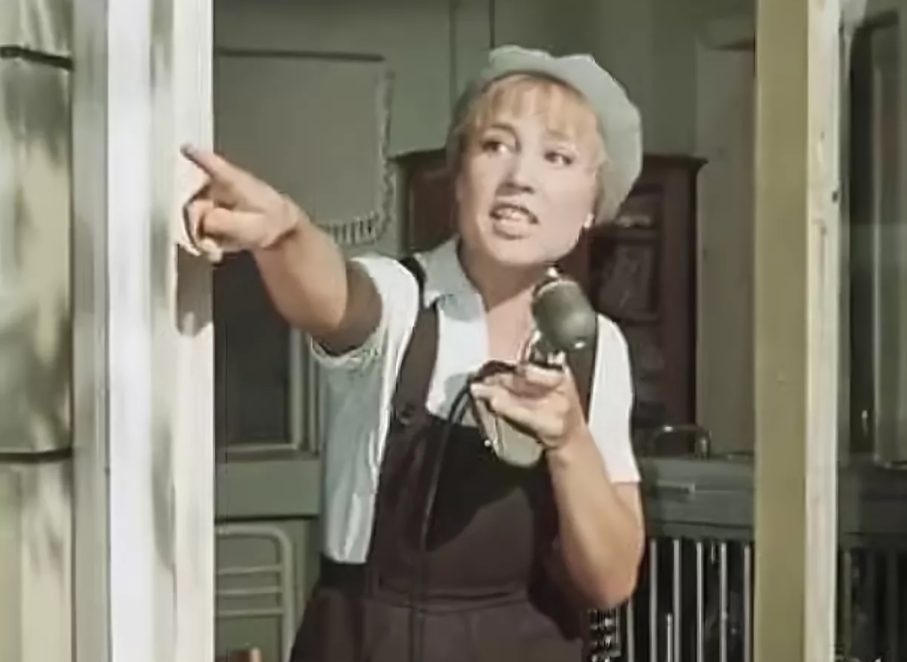 Что сделала заправщица Людмила, когда на заправке закончился бензин? 17 24985