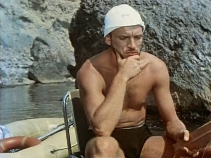 Как имя одного из героев фильма «Три плюс два» по фамилии Сундуков? 14 25243