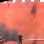 Кремль горит! Неизвестный бросил в стену "коктейль Молотова" (ВИДЕО) 15 89398646e998327966c619b722df018b 1 e1648054259845