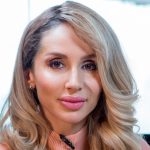 Лобода опровергла слухи о смене гражданства, показав паспорт 14 Loboda