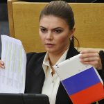 Похудевшая любовница Путина щегольнула брендовыми кроссовками за 1100$ на фестивале имени самой себя 13 KMO 133033 00140 1 t218 212556