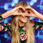 "Великолепная картина" - 49-летняя Хайди Клум в бикини эффектно выпрыгнула навстречу прибою 14 heidiklum 287647620 760605328305532 6619884985344541888 n 1 e1656415850615