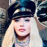 63-летняя Мадонна предложила "покататься верхом" под композицию "White Horse" лёжа на полу в чёрном боди 15 Maket Moldova 1650871362 41