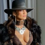 "Лето п*пы" - 52-летняя Дженнифер Лопес опубликовала горячий ролик, демонстрируя сочные формы в разных бикини 16 jlo 241857983 1024721314956962 5984146296321650565 n e1657195741180