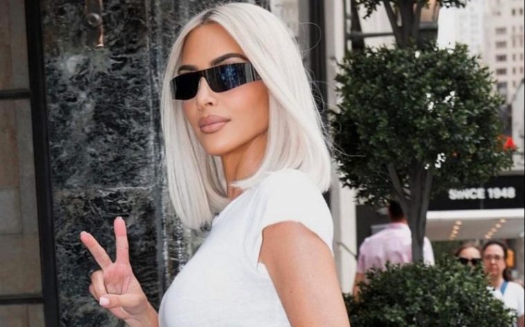 "Самый сложный цвет автомобиля в игре fing!" - шикарная Кардашьян снялась на фоне элитного авто 6 Кардашян 289517194 142912168341097 7489497379158432697 n e1661197444880