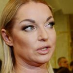 "Отличный образ на Хеллоуин!" - подписчики высмеяли Волочкову в стиле Барби с розовыми волосами 15 736848 full e1664273282489