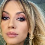 Никитюк в облегающем платье предложила патриотический флеш-моб в свой День рождения 14 66 e1666476018228