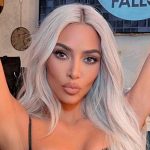 "Королева образов!" - Кардашьян предстала в уникальном металлическом платье с разрезом на груди 13 Kim K