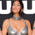 Отказалась от белья: Кардашьян явилась на вечеринку D&G в обольстительном платье на шнуровках 13 Maket Moldova 1650871362 24