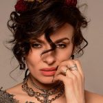 Экс-солистка "ВИА-Гры" Мейхер с высоко поднятой ножкой позировала в платье с пикантным делкольте 14 Maket Moldova 1650871362 52