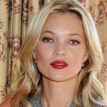 В платье-сетке без бюстгальтера: 48-летняя Кейт Мосс показала лишнее на вечеринке в Лондоне 15 Keyt Mos