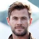 «Я не хочу говорить ему об этом на камеру" - Звезда Marvel Крис Хемсворт получил шокирующий диагноз во время съемок своего нового сериала 15 Хемсворт