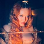 "И ей разрешено усыновлять детей?!" - 64-летняя Мадонна снялась с чулком на голове и хлыстом в зубах 13 Maket Moldova 1650871362 27