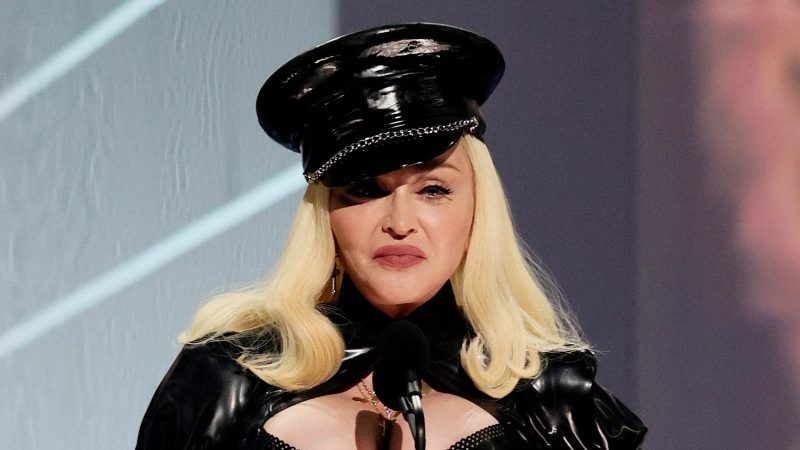 madonna pink hair no brows e1670944205759