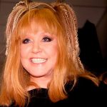 "Чувствую себя счастливой и свободной!" - Пугачева в символическом жёлто-синем наряде поздравила с Новым годом 15 Maket Moldova 1650871362 11