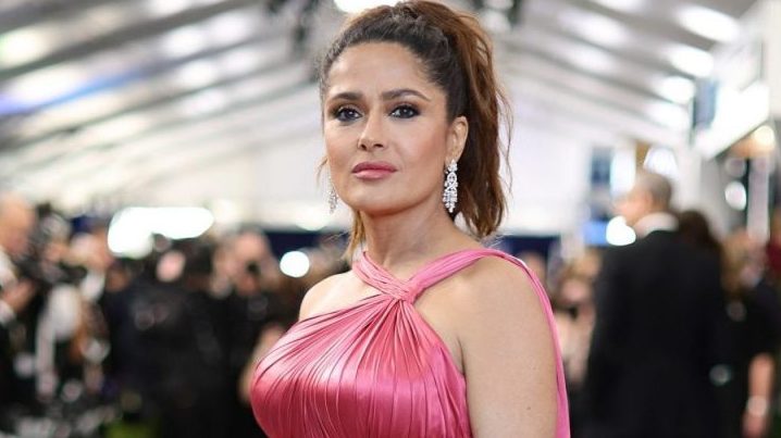 Salma Hayek SAG Awards 2022 Red Carpet Fashion Gucci Tom Lorenzo Site 1 e1673554446510