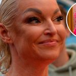 "Завидуйте, челядь!" - Волочкова в сексуальном костюме Барби показала, как её подруга присела на золотой унитаз 13