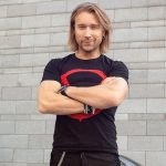 Олег Винник заявил, что не будет переводить суперхиты, которые были на русском языке 16 Vinik