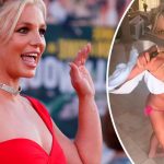 Обнажённая в ванной: после откровенных танцев с ножами Спирс шокировала поклонников новым видео 13 Maket Moldova 1650871362 118