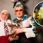 «Была гуляночка»: «мама» Сердючки в панталонах вскарабкалась за ограждение к фанатам 15 Verka