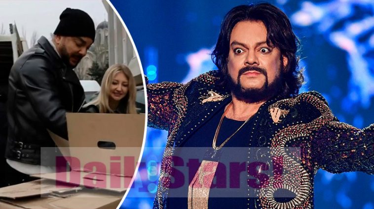 Копия с голой вечеринки: Киркоров стал посмешищем, подарив детям в детдоме уродливые копии самого себя 6 п п 1