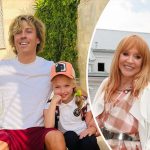 Под пальмами с наследником на плечах: Галкин с семьёй прогулялись вечерней улицей в Израиле 12 Makejpg