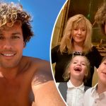 Максим Галкин умилил семейным видео с Пугачевой и детьми: "Едем слонов смотреть!" 16 Maket Mold 8