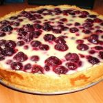 nezhnyj zalivnoj pirog s yagodami